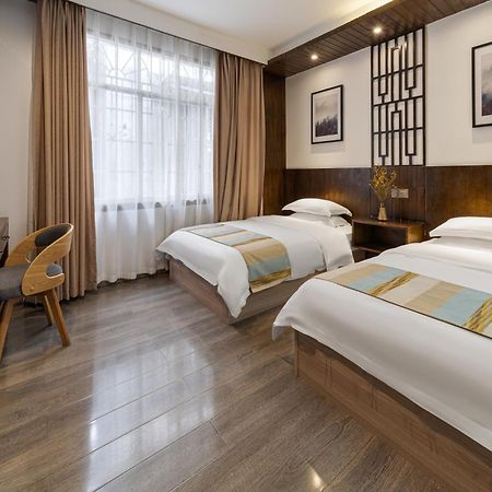 Fenghuang Weijianshan Guesthouse Bagian luar foto