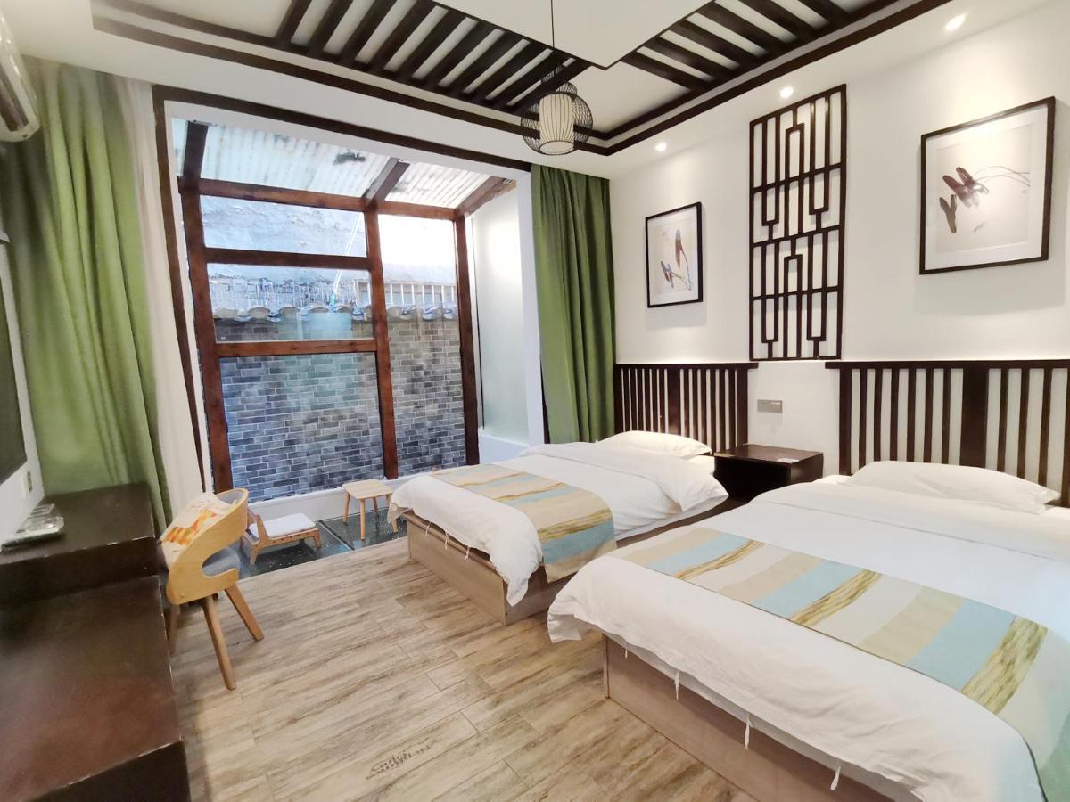 Fenghuang Weijianshan Guesthouse Bagian luar foto