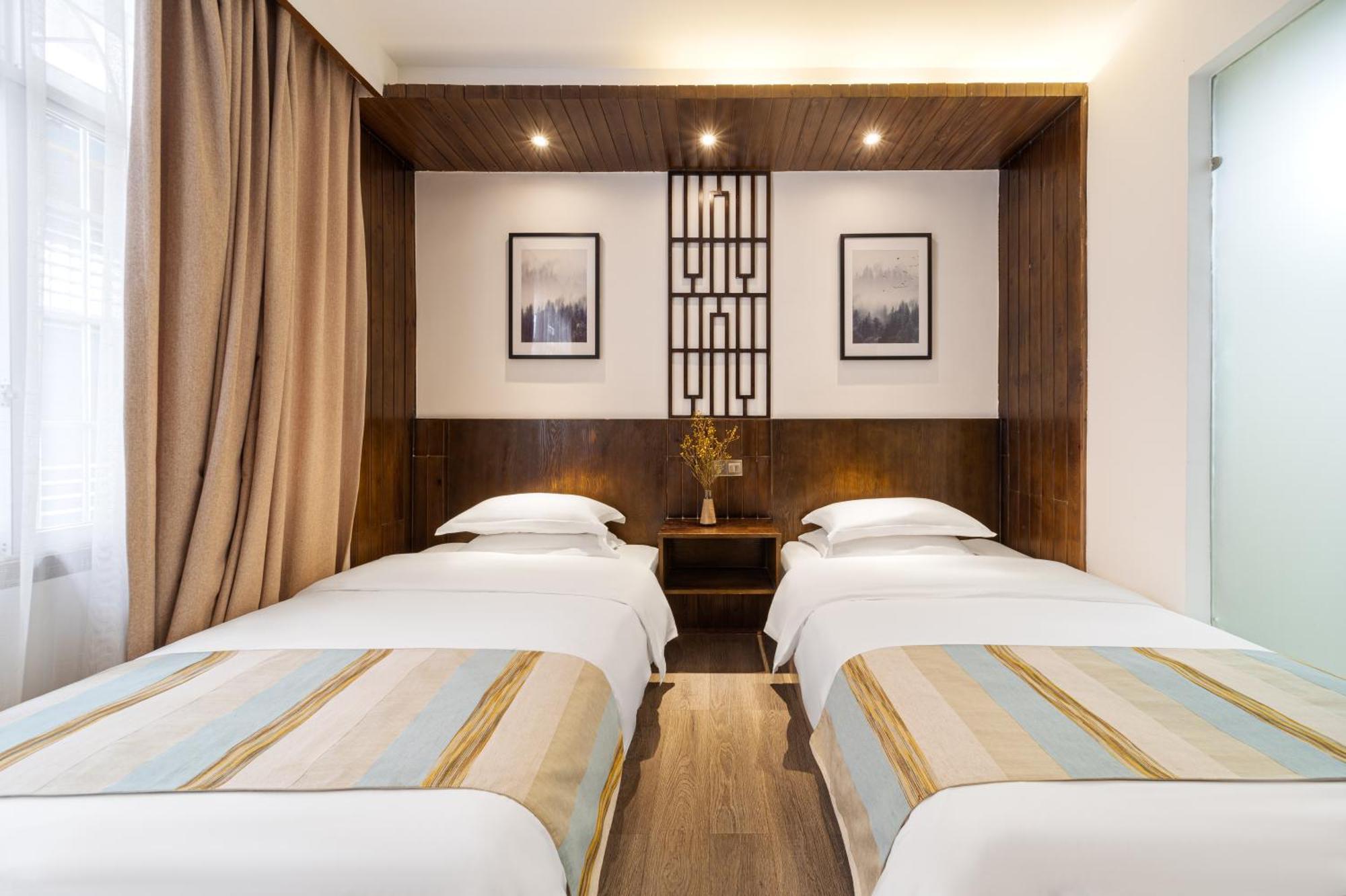 Fenghuang Weijianshan Guesthouse Bagian luar foto