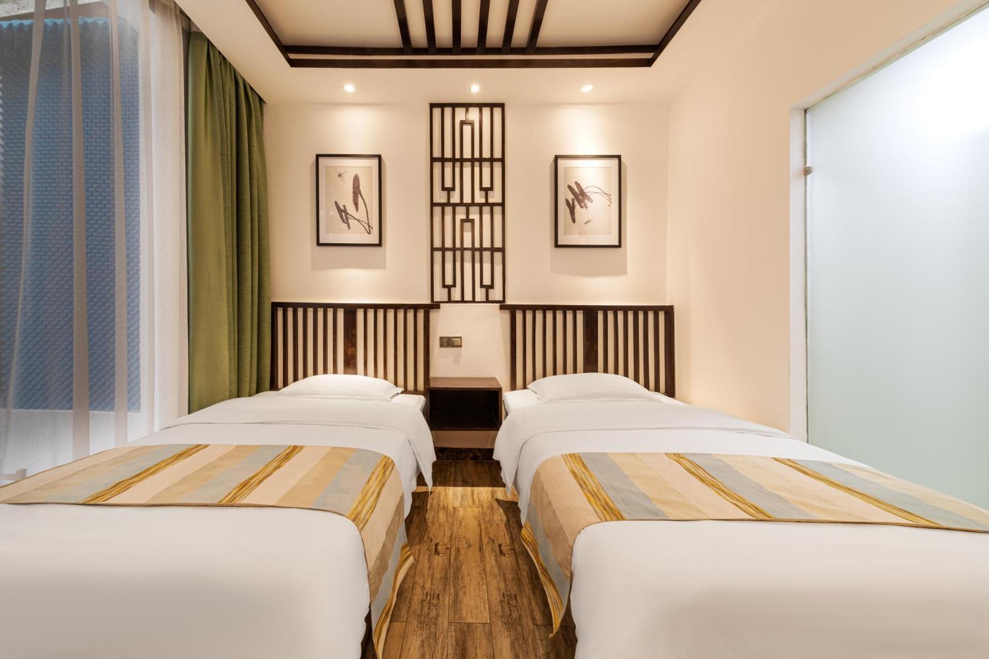 Fenghuang Weijianshan Guesthouse Bagian luar foto