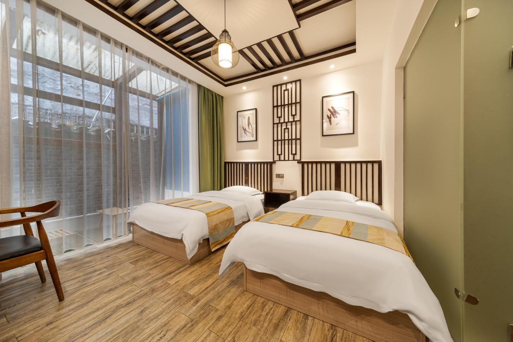 Fenghuang Weijianshan Guesthouse Bagian luar foto