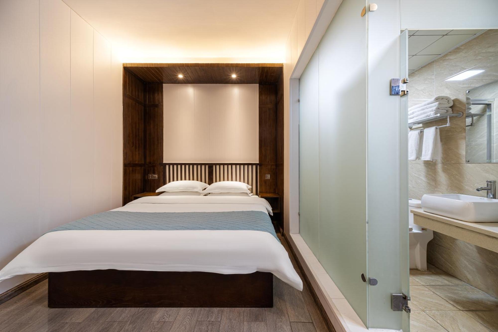 Fenghuang Weijianshan Guesthouse Bagian luar foto