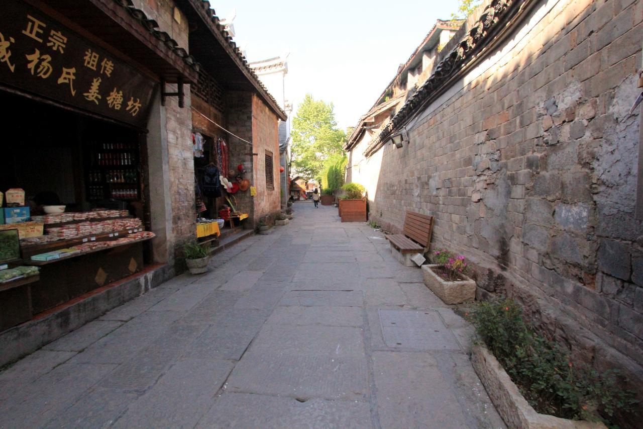 Fenghuang Weijianshan Guesthouse Bagian luar foto